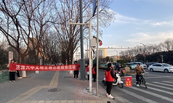 2024年1月28日，2307班学生在天坛路黄河路交叉口倡导文明交通。_proc.jpg